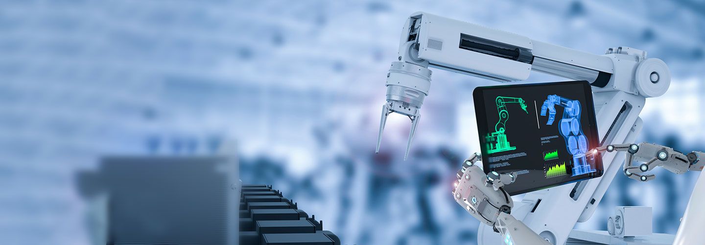 Bildschirm in den Händen eines Roboters