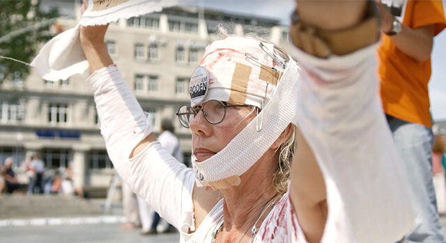 Wie wollt ihr gepflegt werden? Mit dem Flashmob „Pflege am Boden“ für eine Reformierung der Pflege-Politik