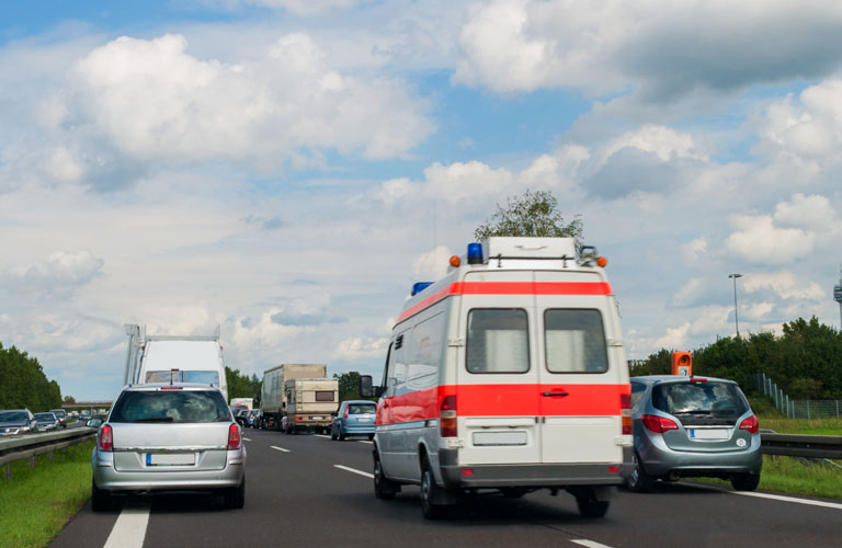 Auto und Reise | Rettungsgasse | Notarzt