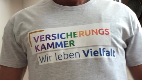 T-Shirt mit Logo Wir leben Vielfalt