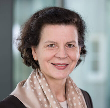 Barbara Schick: Vorstandsmitglied der Versicherungskammer Bayern. Komposit