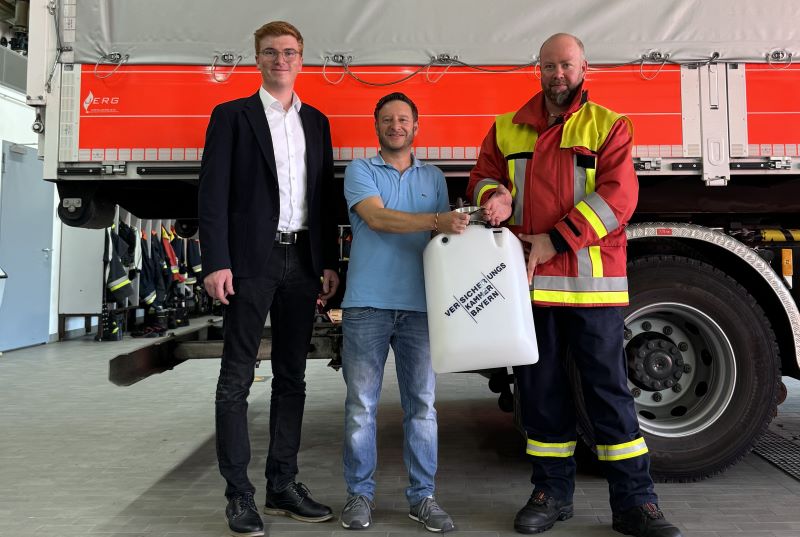 2024_ÜbergabeSchwimmsaugerFeuerwehr_neu